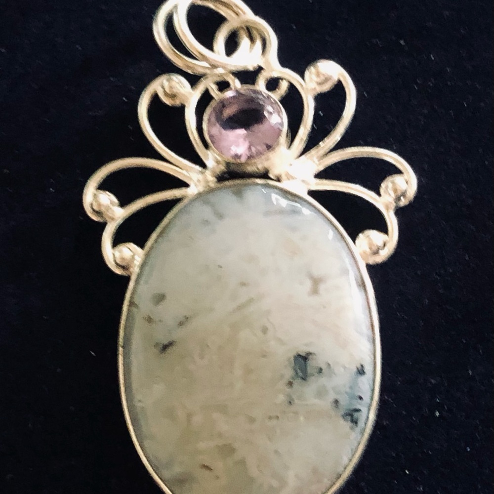 Elegant Gold and Purple Pendant